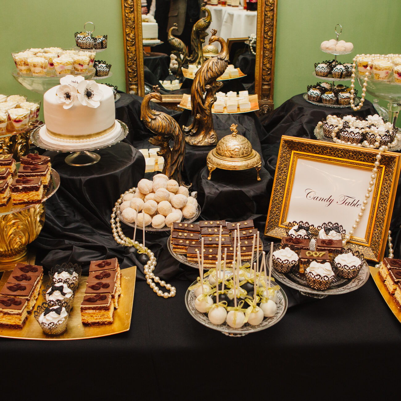 Candytable schwarz weiss gold James Bond Hochzeit